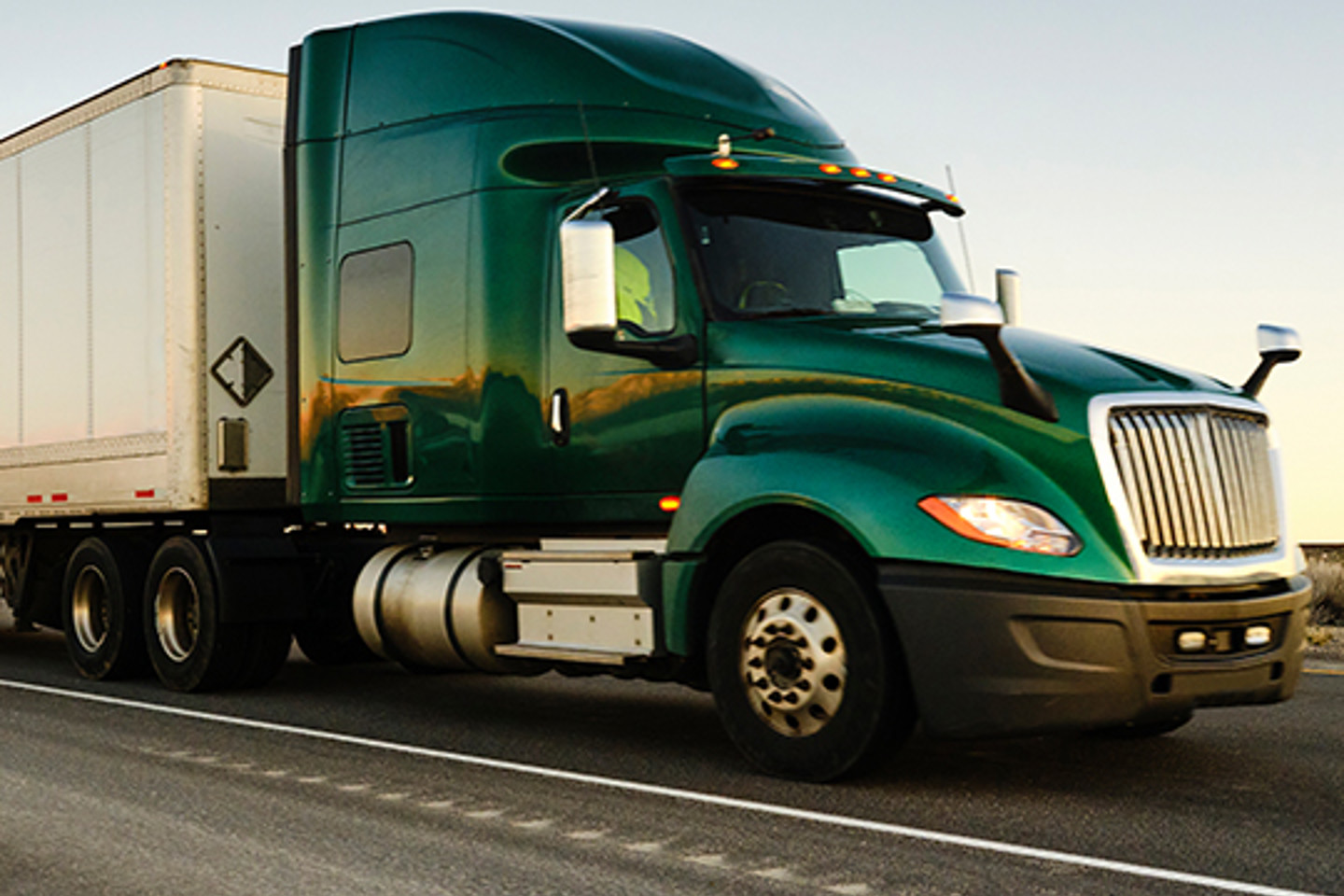 Transflo Portrait 3 sideview of truck